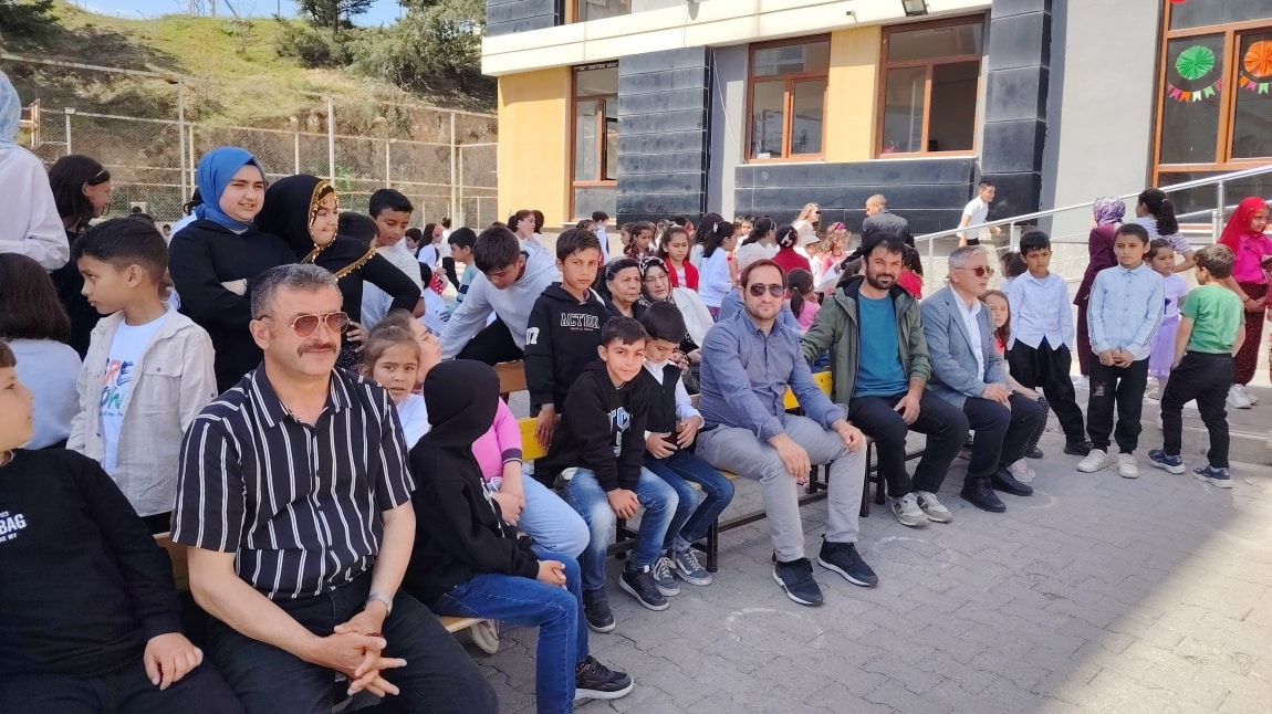 Döngele Çok Programlı Anadolu Lisesi'nden 23 Nisan’a Neşeli Katılım